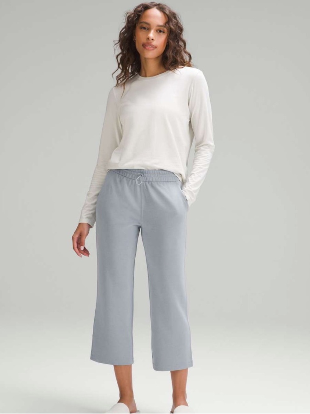 #1056 Lululemon Softstreme High-Rise Straight Leg Cropped Pant Chambray 16
